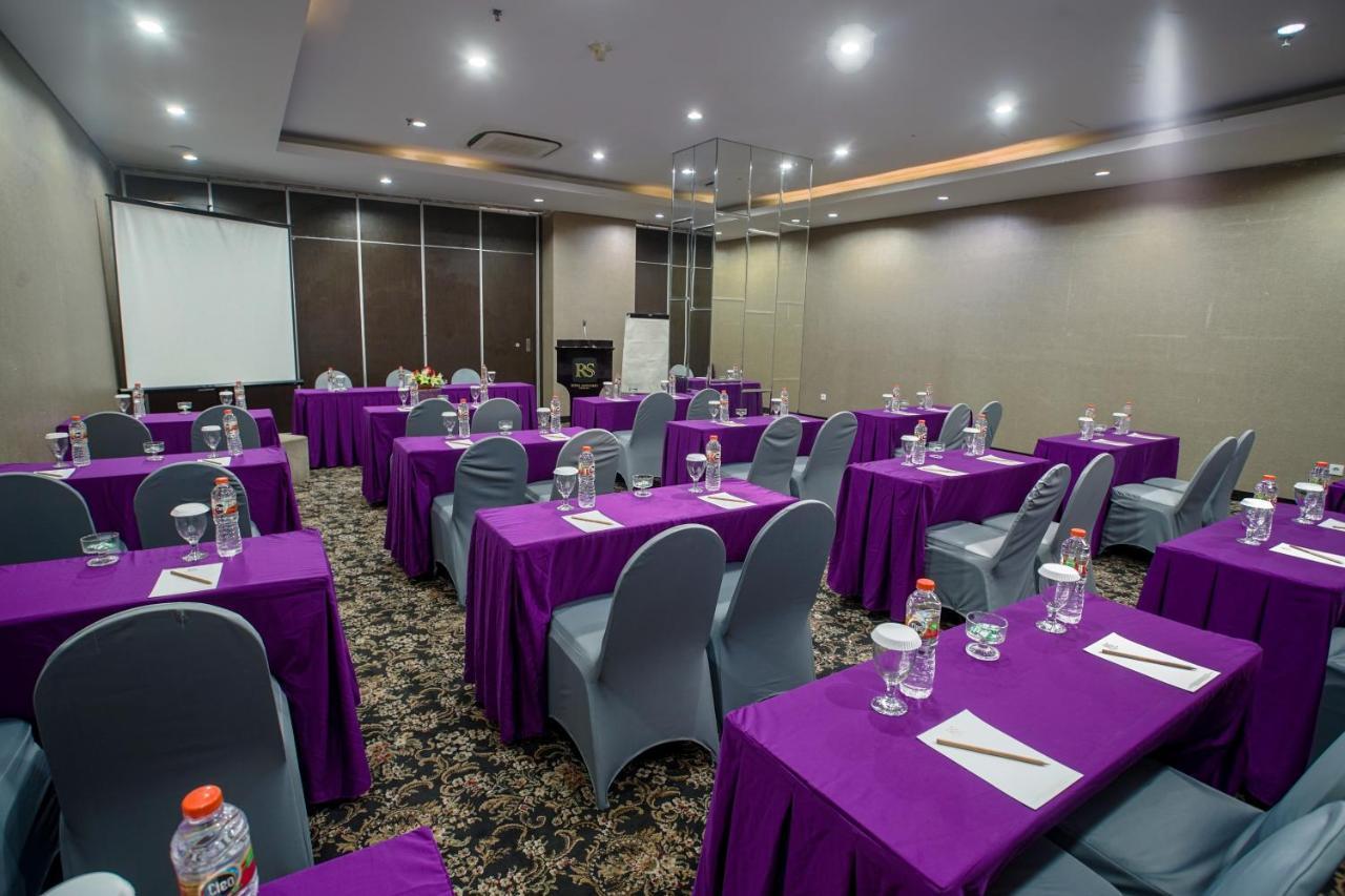 Hotel Royal Regantris Cendana Surabaya Exterior foto