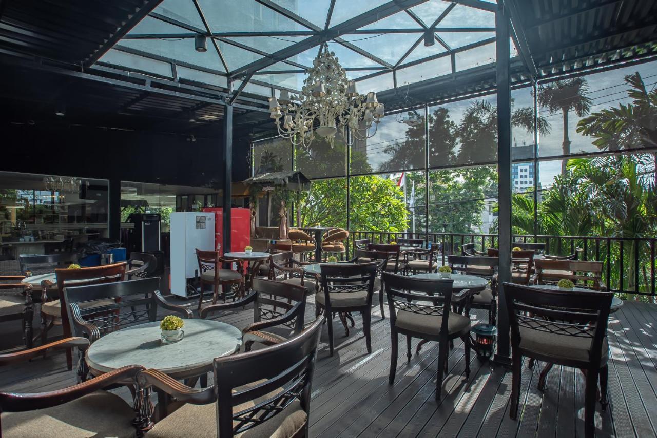 Hotel Royal Regantris Cendana Surabaya Exterior foto