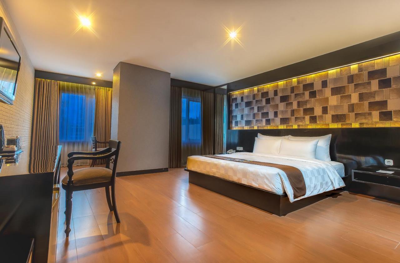 Hotel Royal Regantris Cendana Surabaya Exterior foto