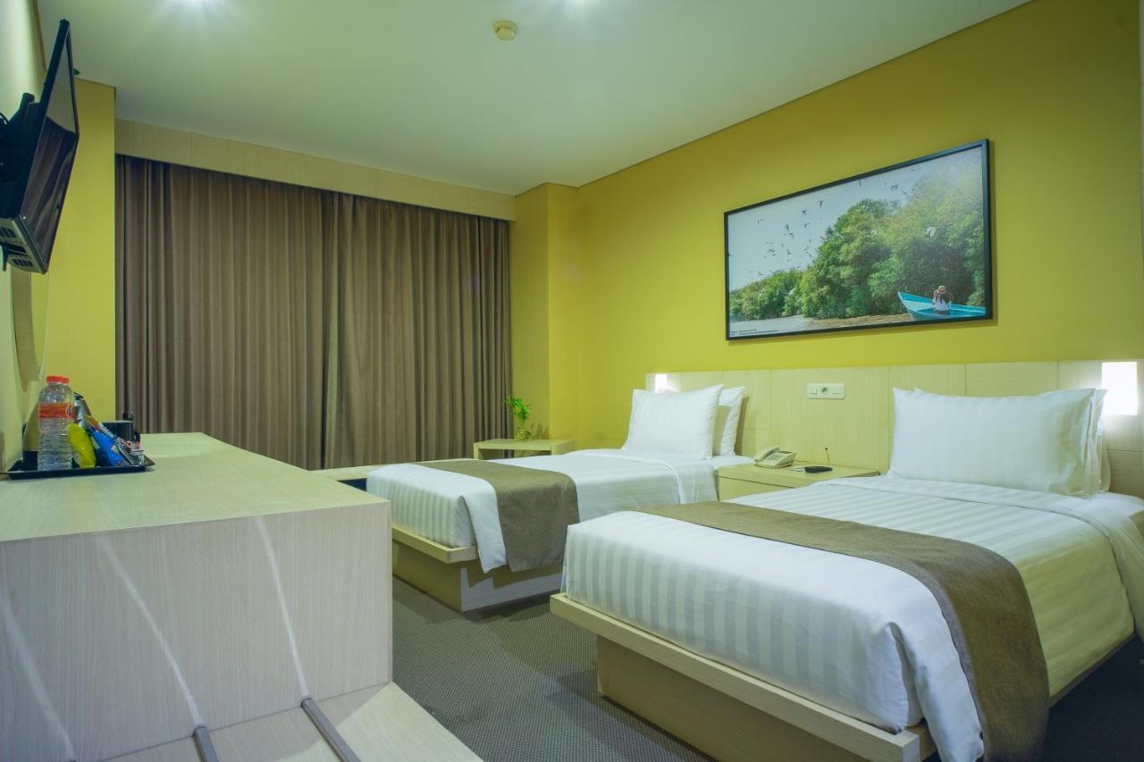 Hotel Royal Regantris Cendana Surabaya Exterior foto