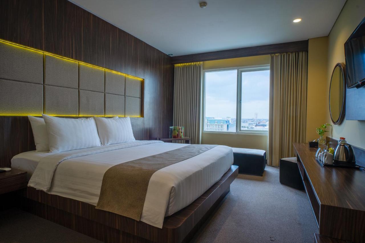 Hotel Royal Regantris Cendana Surabaya Exterior foto