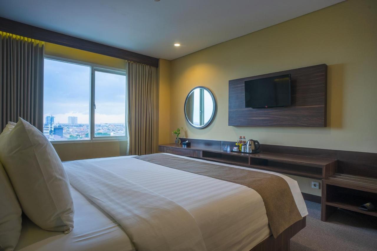 Hotel Royal Regantris Cendana Surabaya Exterior foto