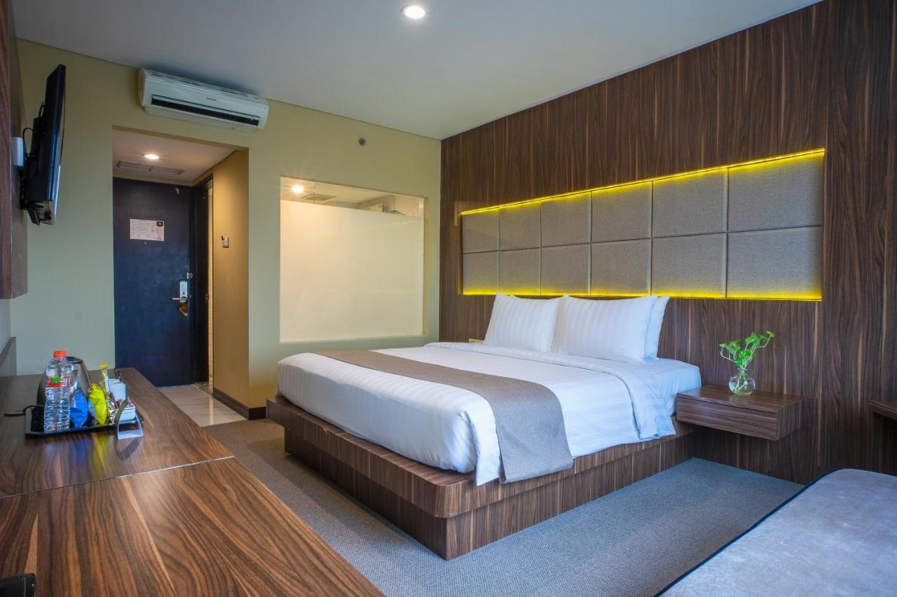 Hotel Royal Regantris Cendana Surabaya Exterior foto