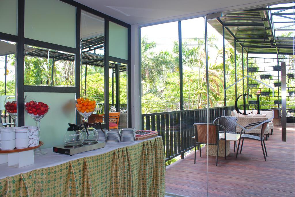 Hotel Royal Regantris Cendana Surabaya Exterior foto
