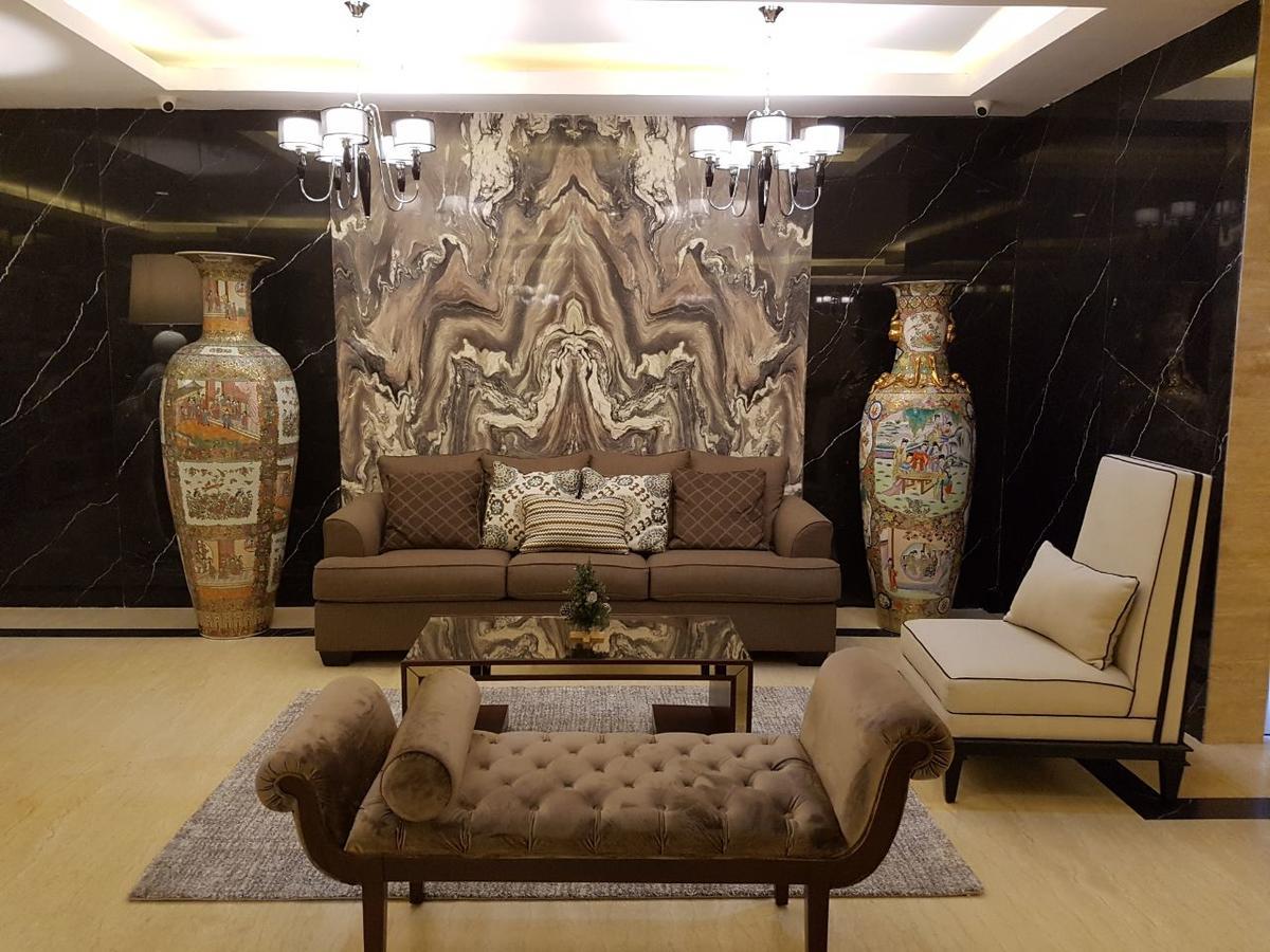 Hotel Royal Regantris Cendana Surabaya Exterior foto