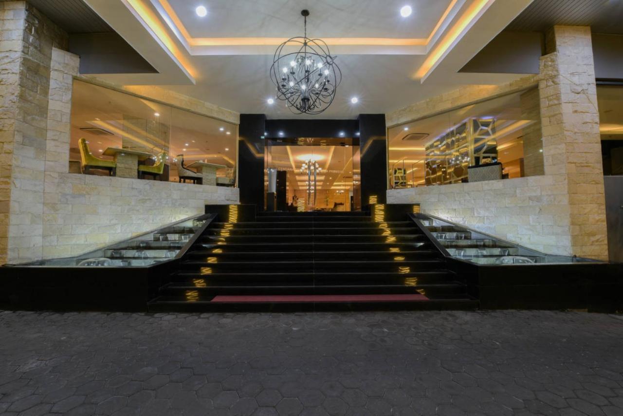 Hotel Royal Regantris Cendana Surabaya Exterior foto