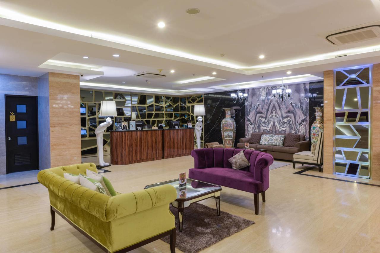 Hotel Royal Regantris Cendana Surabaya Exterior foto